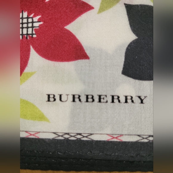 Burberry Vintage Scarf 20x20 - Picture 4 of 4